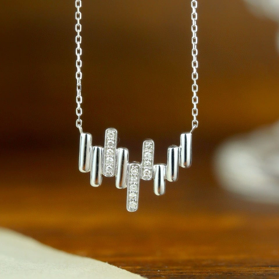 14k Gold 0.15 Ct Natural H Diamond Necklace: Ref:230976171 // gold content:14k gold // main gemstone:diamond // shape:round // carat weight:0. 15ct // clarity grade:vs-si // color:h // treatment:natural // cut grade:g // Low Estimate: