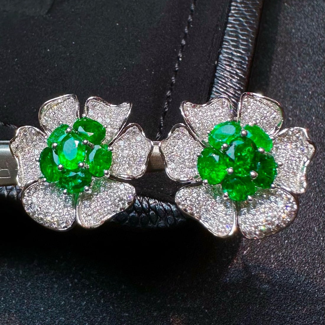 14k Gold 4.66 Ctw Vivid Green Natural Emerald & Diamond & Flowers Earrings - 4