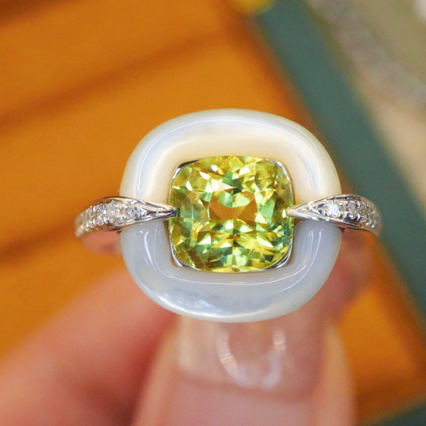 14k Gold 1.88 Ctw Natural Chrysoberyl & Diamond Ring: Ref:230976190 // gold content:14k gold // ring size:7. 25us // // main gemstone:chrysoberyl // shape:cushion // carat weight:1. 77ct // color:yellow // treatment:natural // // adjacent gemstone 2