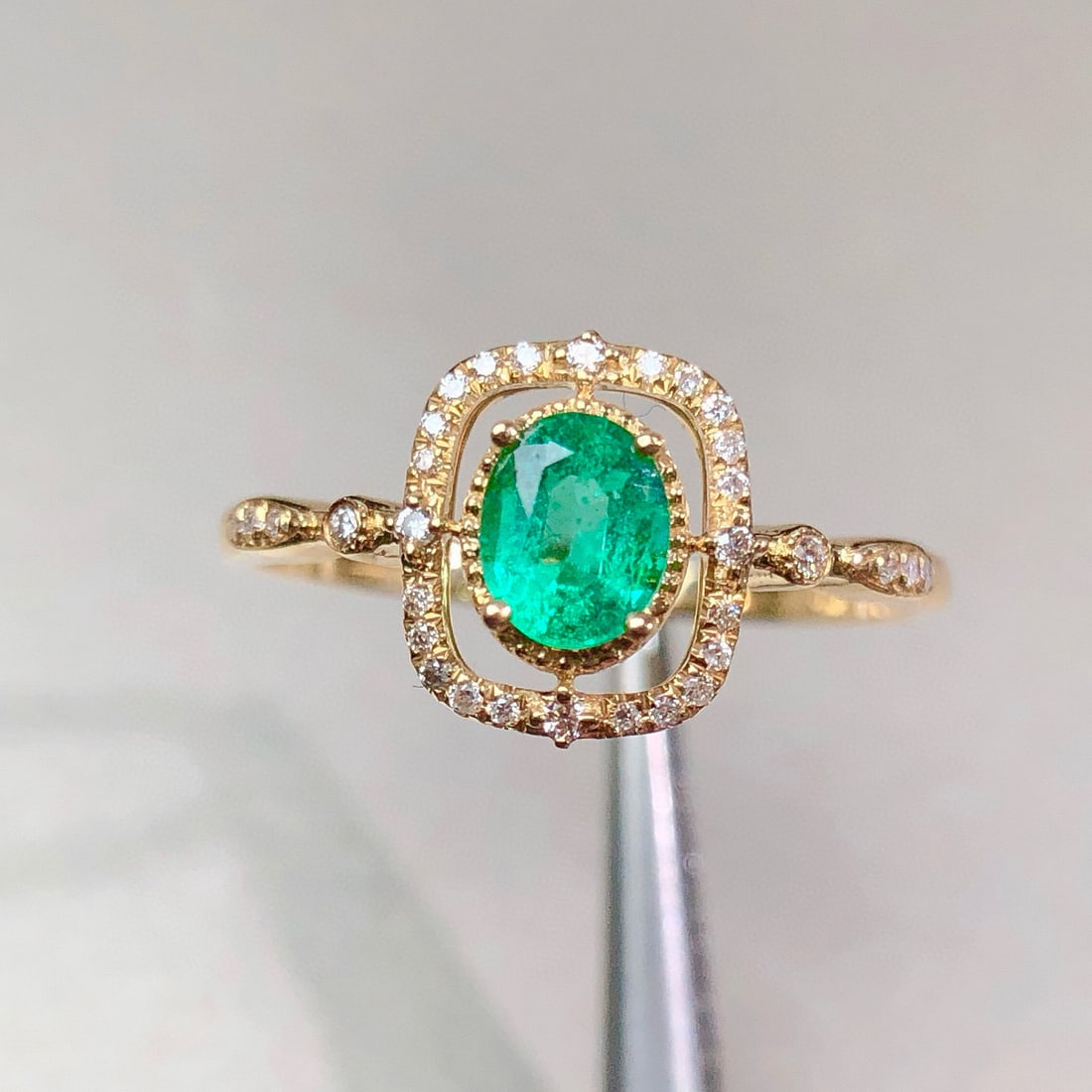 14k Gold 0.51 Ctw Natural Emerald & Diamond Ring: Ref:230976196 // gold content:14k gold // ring size:7. 25us // // main gemstone:emerald // shape:oval // carat weight:0. 40ct // color:green // treatment:natural // // adjacent gemstone 2 :