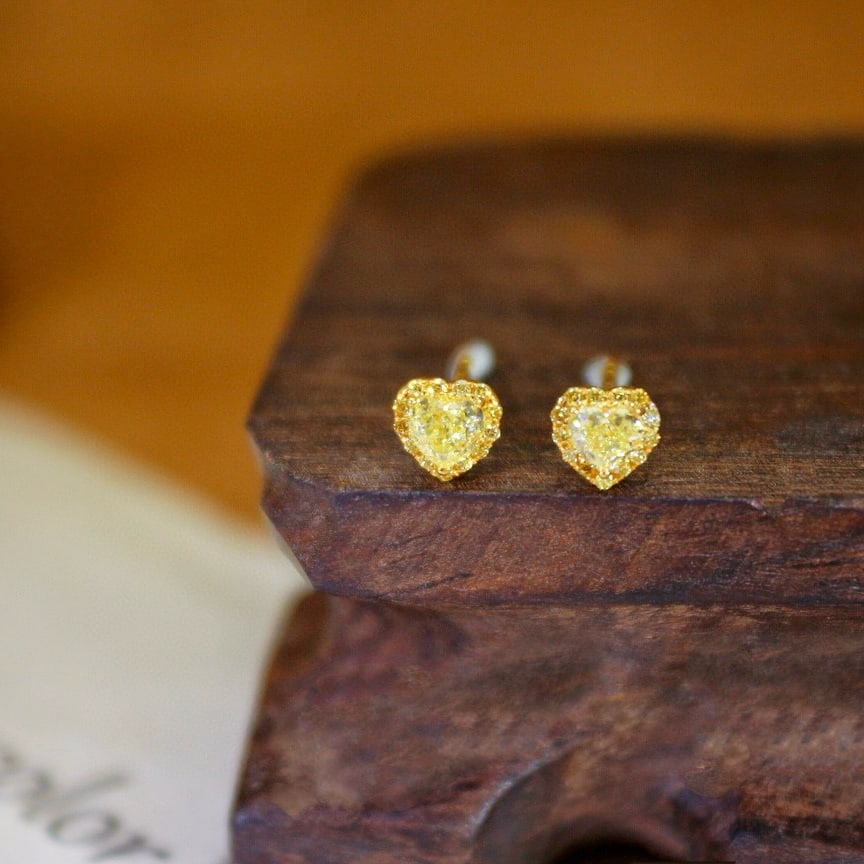 14k Gold 0.50 Ct Natural Pink Diamond Earrings: Ref:230976200 // gold content:14k gold // main gemstone:pink diamond // shape:multiply // carat weight:0. 50ct // color:pink // treatment:natural // Condition: NewHigh Estimate: 2800Low Estimate: