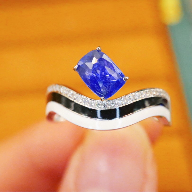 14k Gold 1.12 Ctw Natural Sapphire & Diamond Ring: Ref:230976218 // gold content:14k gold // ring size:7. 25us // // main gemstone:sapphire // shape:cushion // carat weight:1. 04ct // color:cornflower blue // treatment:natural // // adjacent