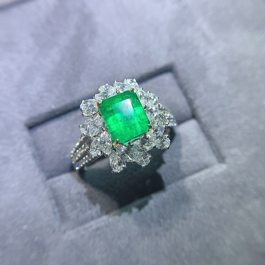 14k Gold 2.83 Ctw Vivid Green Natural Emerald & Diamond Ring: Ref:230976259 // gold content:14k gold // ring size:7. 25us // // main gemstone:emerald // shape:octagonal // carat weight:1. 49ct // color:vivid green // treatment:natural // // adjacent gemstone