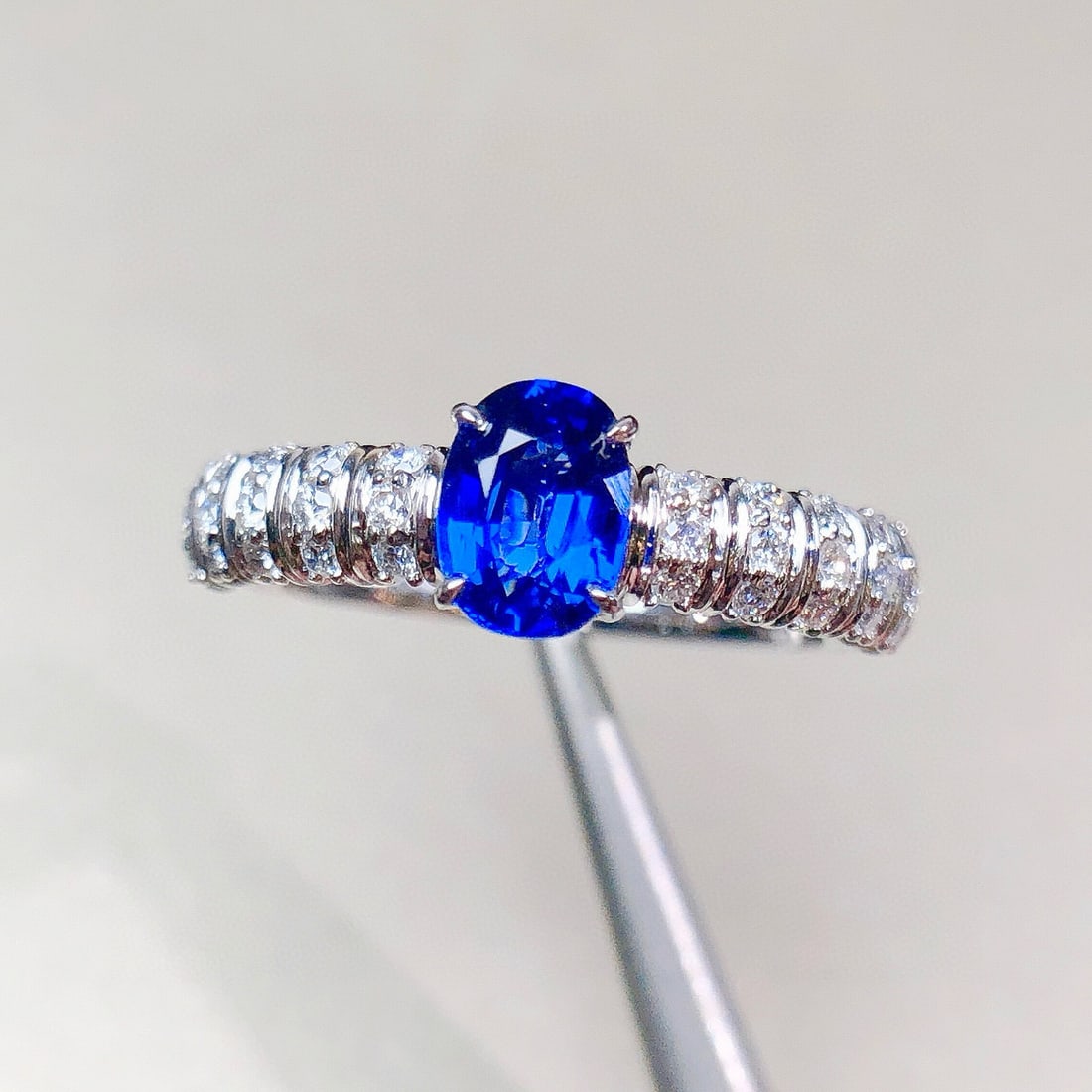 14k Gold 1.09 Ctw Natural Sapphire & Diamond Ring: Ref:230976270 // gold content:14k gold // ring size:7. 25us // // main gemstone:sapphire // shape:oval // carat weight:0. 88ct // color:cornflower blue // treatment:natural // // adjacent gemstone
