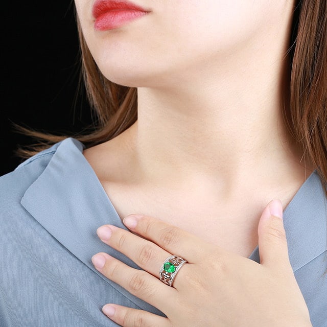 14k Gold 1.53 Ctw Vivid Green Natural Emerald & Diamond Ring: Ref:230976284 // gold content:14k gold // ring size:7. 25us // // main gemstone:emerald // shape:oval // carat weight:1. 34ct // color:vivid green // treatment:natural // // adjacent gemstone 2 :