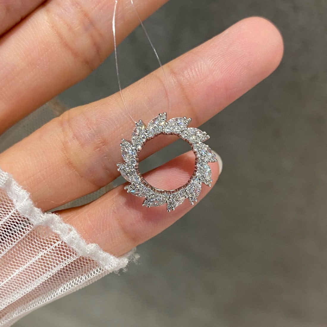 14k Gold 1 Ct Natural H Diamond Pendant( Without Chain ): Ref:230976312 // gold content:14k gold // main gemstone:diamond // shape:multiply // carat weight:1ct // clarity grade:vs-si // color:h // treatment:natural // High Estimate: 6600Low Estimate: