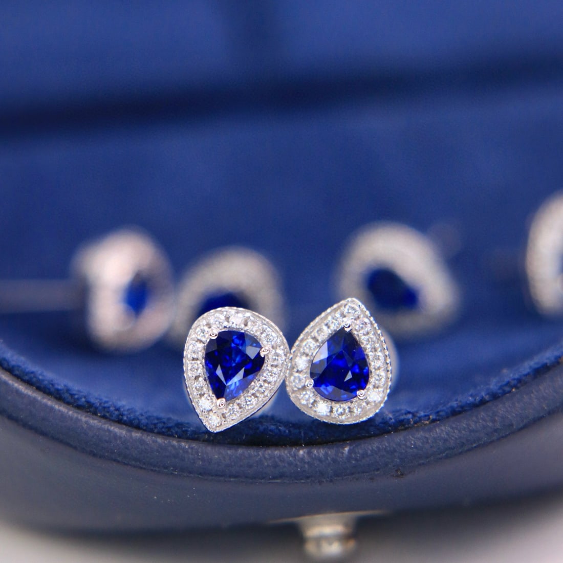 14k Gold 0.6 Ctw Natural Sapphire & Diamond Earrings: Ref:230976334 // gold content:14k gold // main gemstone:sapphire // shape:pear // carat weight:0. 5ct // color:royal blue // treatment:natural // // adjacent gemstone 2 : diamond // shape:round //