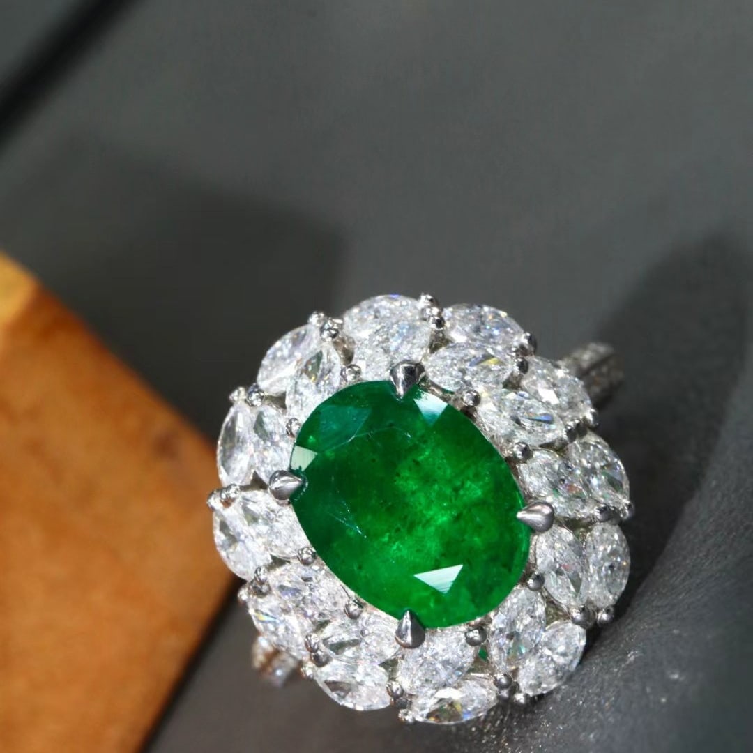 14k Gold 3.08 Ctw Vivid Green Natural Emerald & Diamond Ring: Ref:230976372 // gold content:14k gold // ring size:7. 25us // // main gemstone:emerald // shape:oval // carat weight:1. 74ct // color:vivid green // treatment:natural // // adjacent gemstone 2 :