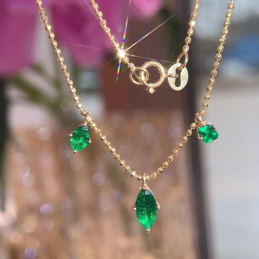 14k Gold 0.60 Ct Vivid Green Natural Emerald Necklace - 2