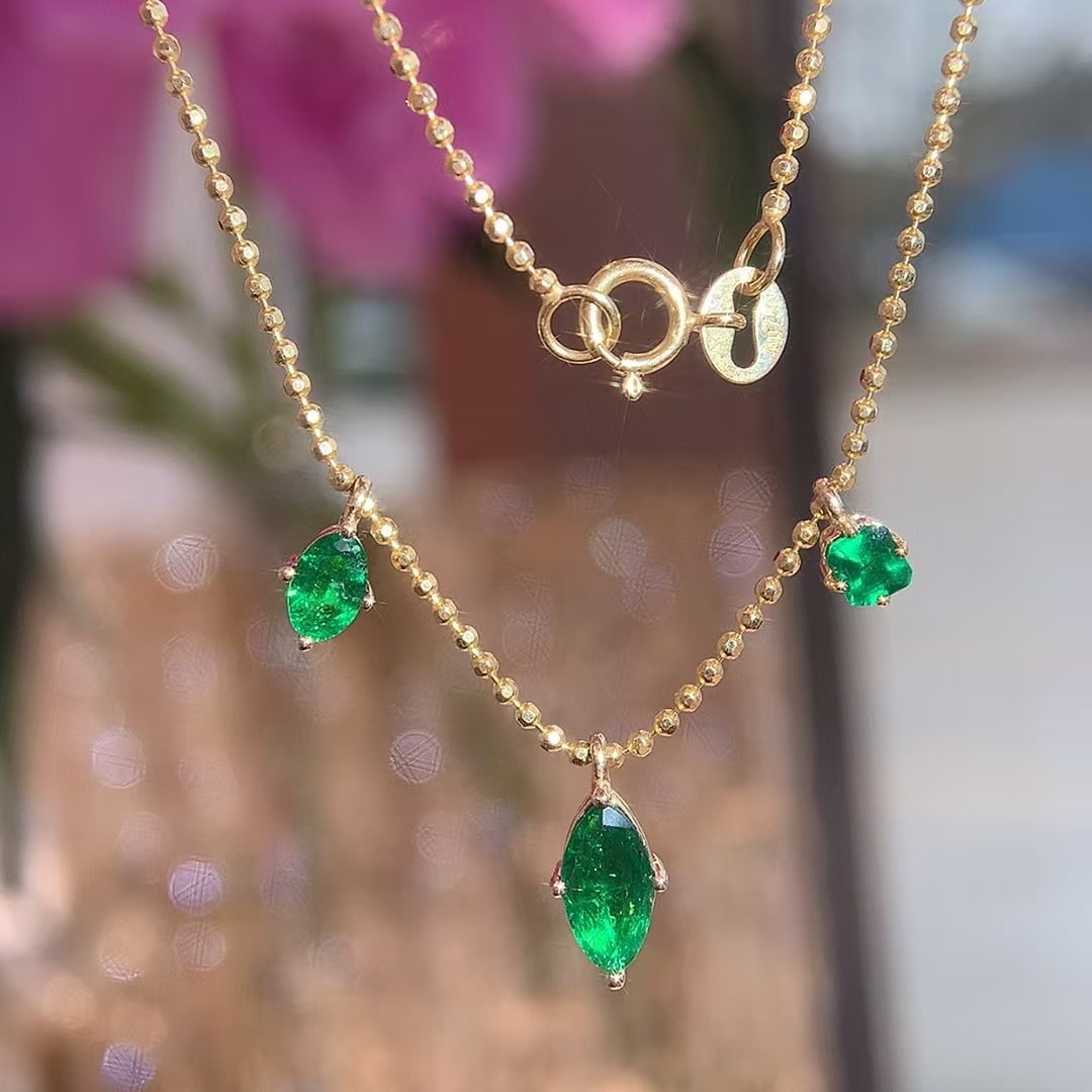 14k Gold 0.60 Ct Vivid Green Natural Emerald Necklace - 3