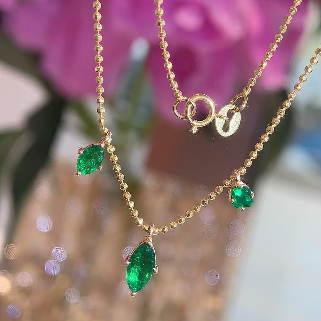 14k Gold 0.60 Ct Vivid Green Natural Emerald Necklace - 4