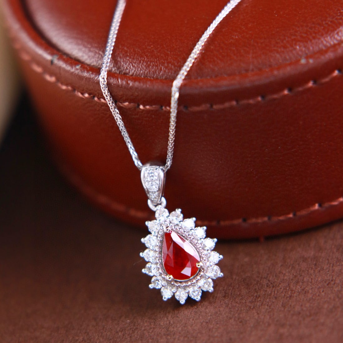 14k Gold 0.72 Ctw Natural Ruby & Diamond Necklace: Ref:230976447 // gold content:14k gold // main gemstone:ruby // shape:pear // carat weight:0. 5ct // color:pigeonblood red // treatment:natural // // adjacent gemstone 2 : diamond // shape:round //