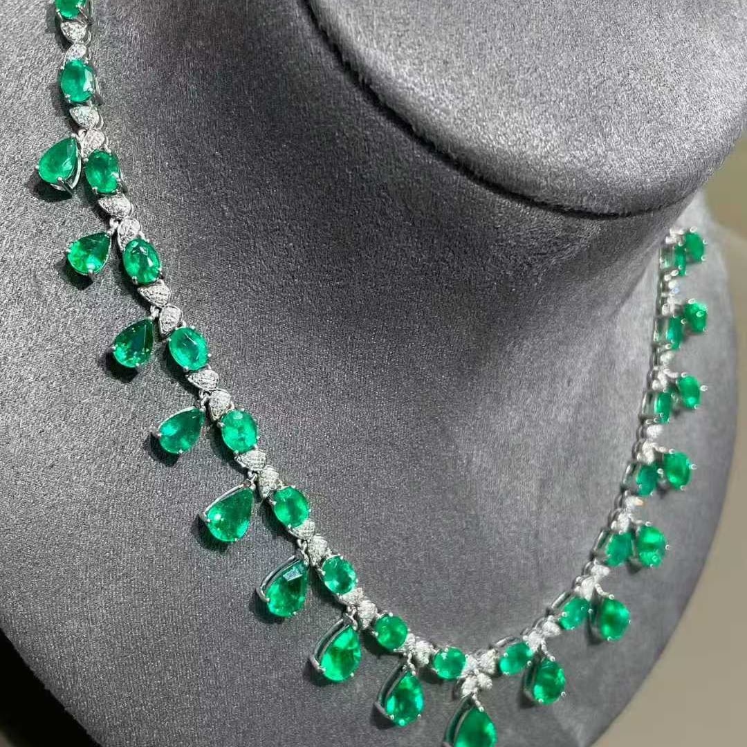 14k Gold 11 Ct Natural Emerald & Diamond Necklace - 5