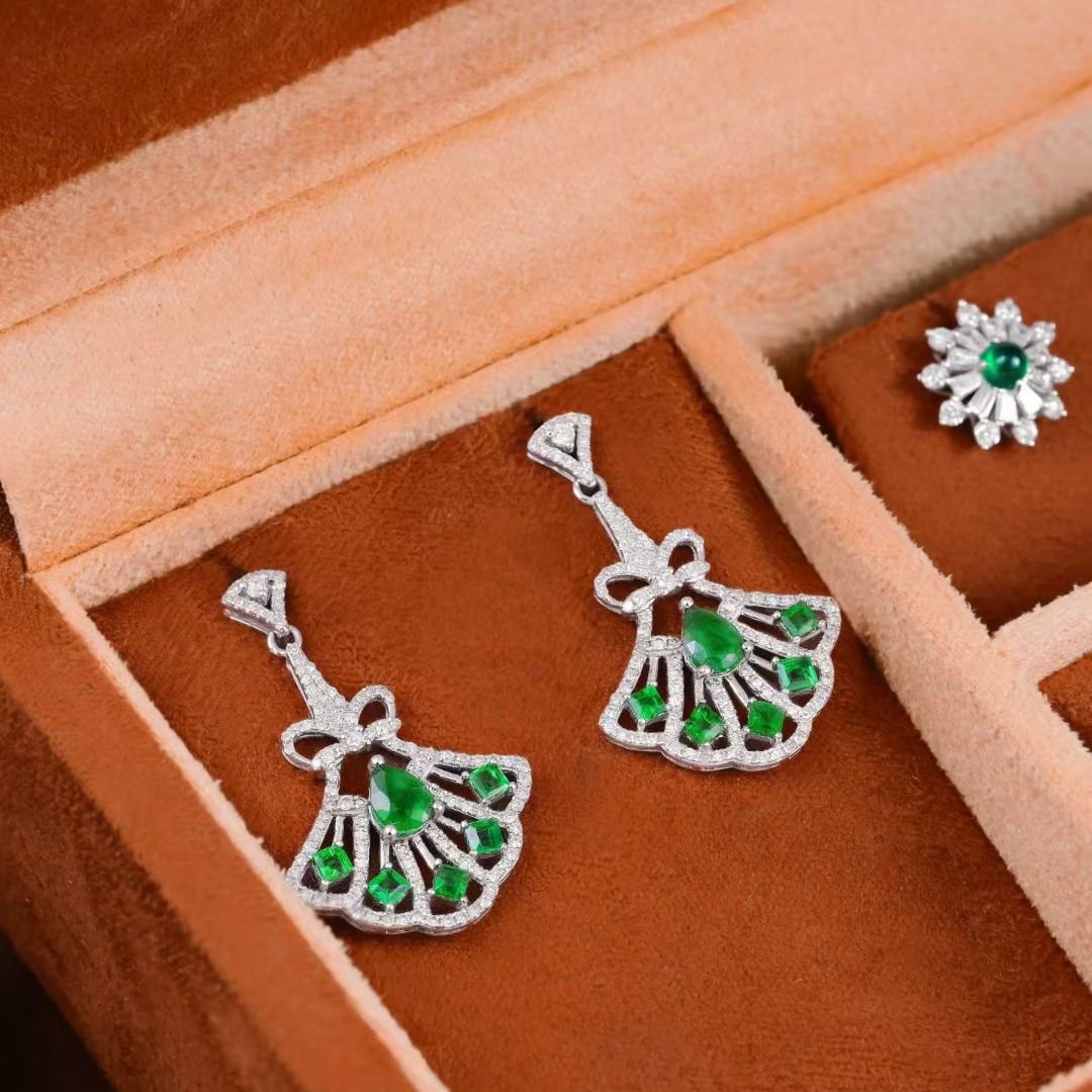 14k Gold 1.36 Ctw Vivid Green Natural Emerald & Diamond Earrings - 3