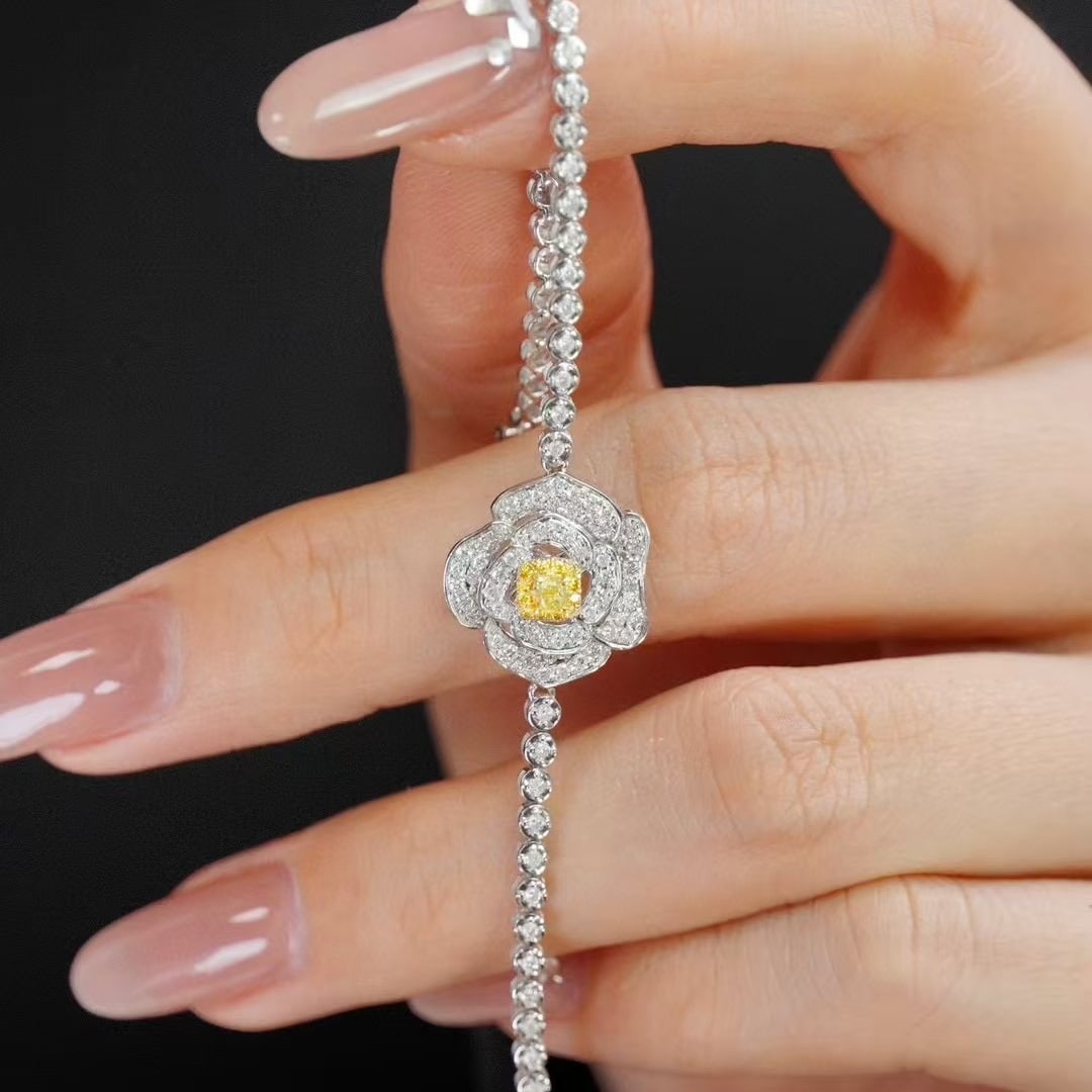 14k Gold 1.35 Ct Natural Color Diamond Bracelet: Ref:231133012 // gold content:14k gold // main gemstone:diamond // shape:multiple // carat weight:1. 35ct // clarity grade:vs-si // color:color // treatment:natural // High Estimate: 6300Condition: