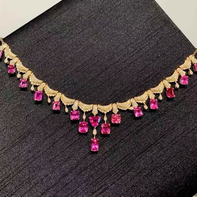 14k Gold 8.8 Ct Natural Spinel & Diamond Necklace: Ref:231133020 // gold content:14k gold // main gemstone:spinel // shape:multiple // carat weight:8. 8ct // color:pink // treatment:natural // // adjacent gemstone 2 : diamond // shape:round //