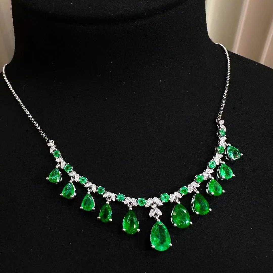14k Gold 5.15 Ctw Natural Emerald & Diamond Necklace - 2