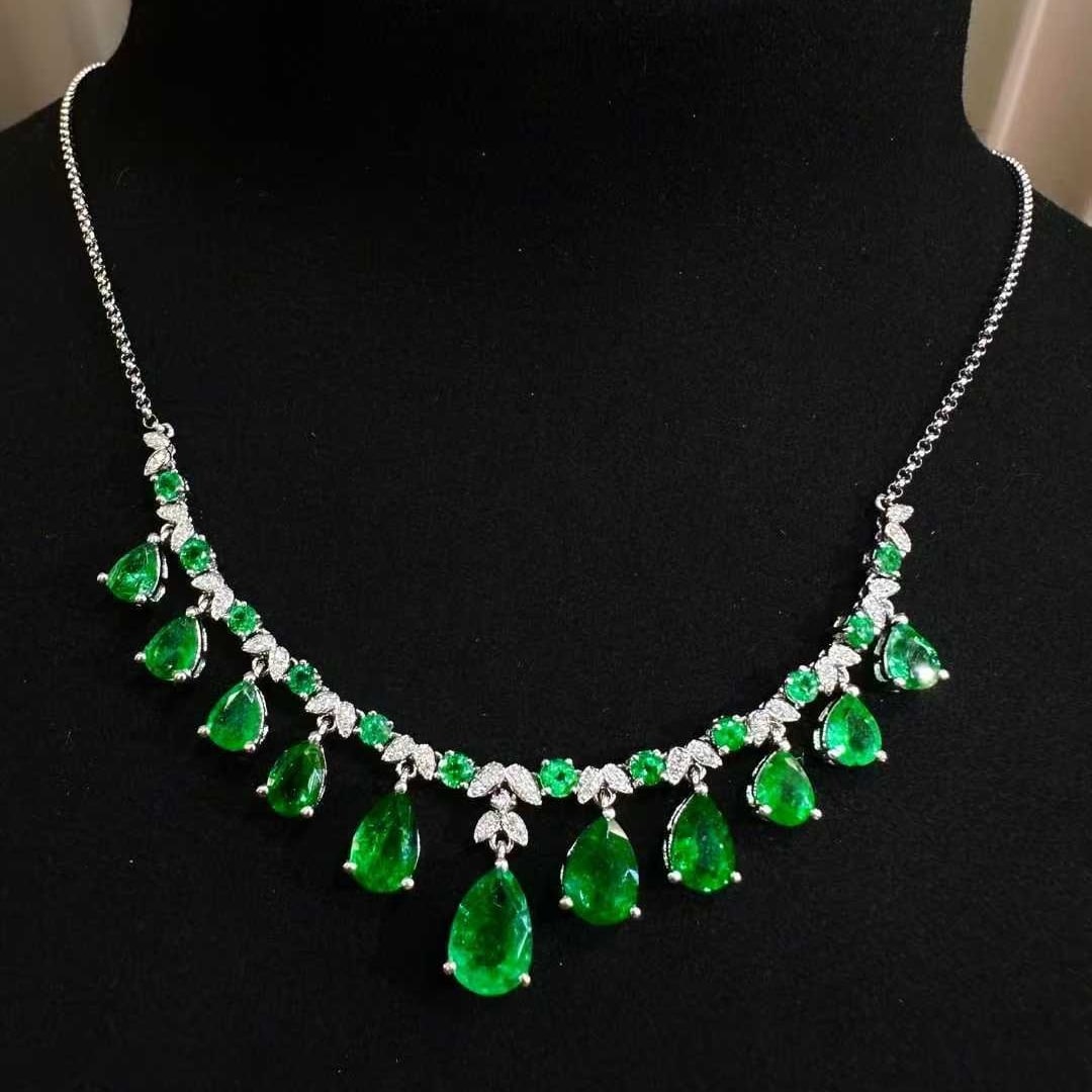 14k Gold 5.15 Ctw Natural Emerald & Diamond Necklace - 3