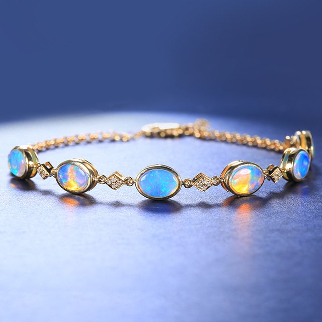 14k Gold 2.70 Ctw Natural Opal & Diamond Bracelet: Ref:231133038 // gold content:14k gold // main gemstone:opal // shape:oval // carat weight:2. 62ct // color:color // treatment:natural // // adjacent gemstone 2 : diamond // number of stones:28 //