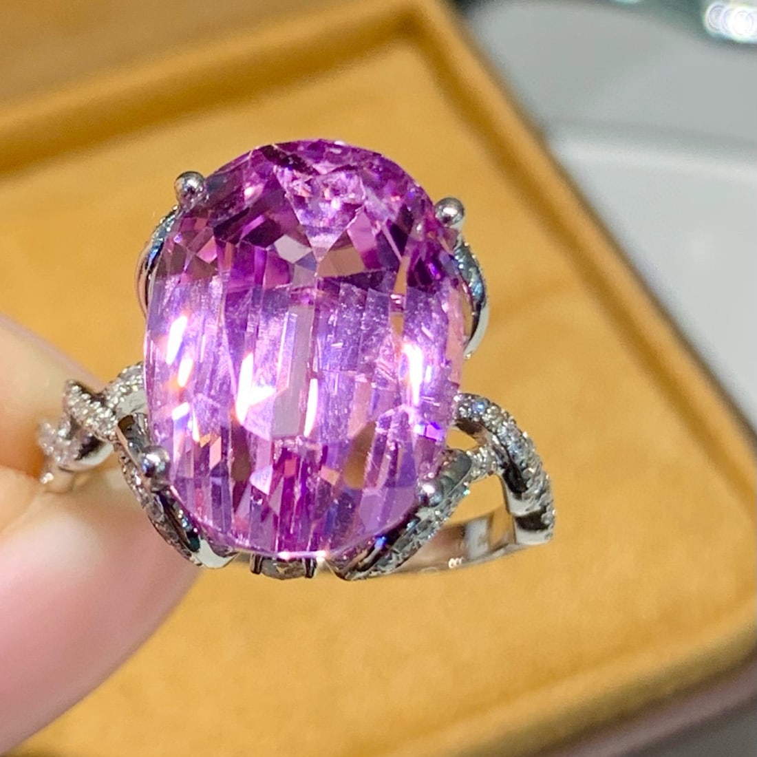 14k Gold 11.5 Ct Natural Kunzite & Diamond Ring - 2
