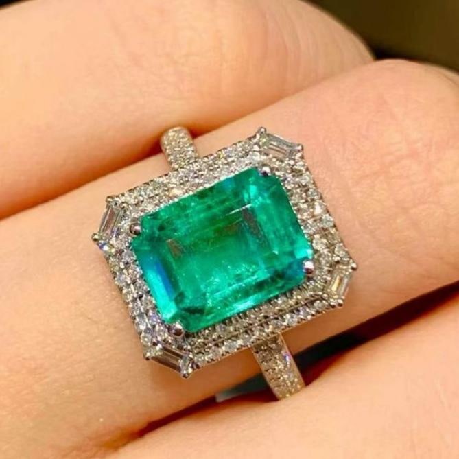 14k Gold 2.4 Ct Natural Emerald & Diamond Ring: Ref:231133079 // gold content:14k gold // ring size:7. 25us // // main gemstone:emerald // shape:octagonal // carat weight:2. 4ct // color:green // treatment:natural // // adjacent gemstone 2 :