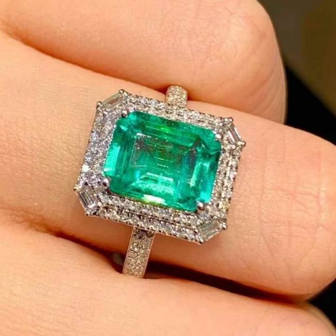 14k Gold 2.4 Ct Natural Emerald & Diamond Ring - 4