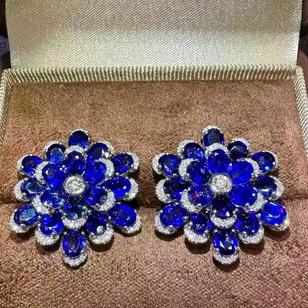 14k Gold 11.45 Ctw Natural Sapphire & Diamond Earrings: Ref:231133081 // gold content:14k gold // main gemstone:sapphire // shape:oval // carat weight:11. 02ct // color:blue // treatment:natural // // adjacent gemstone 2 : diamond // shape:round //