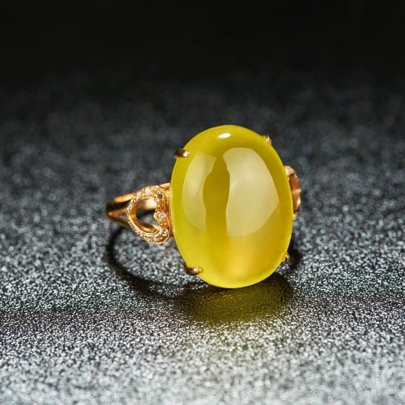 14k Gold 11.8 Ct Natural Prehnite & Diamond Ring: Ref:231133110 // gold content:14k gold // ring size:7. 25us // // main gemstone:prehnite // shape:oval // carat weight:11. 8ct // color:yellow // treatment:natural // // adjacent gemstone 2 : diamond