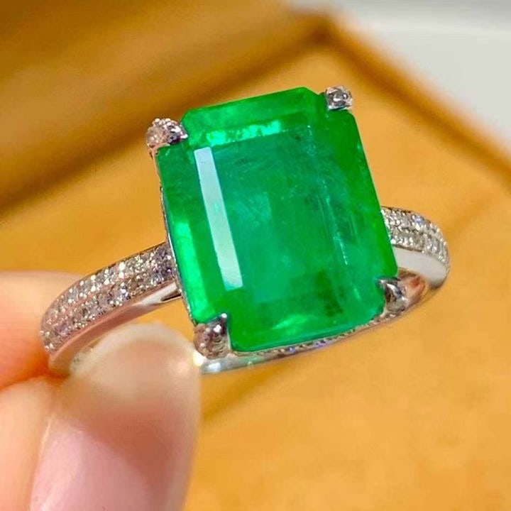 14k Gold 4.3 Ct Natural Emerald & Diamond Ring - 2