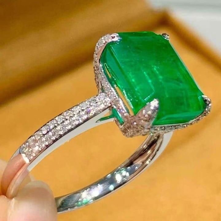 14k Gold 4.3 Ct Natural Emerald & Diamond Ring - 3