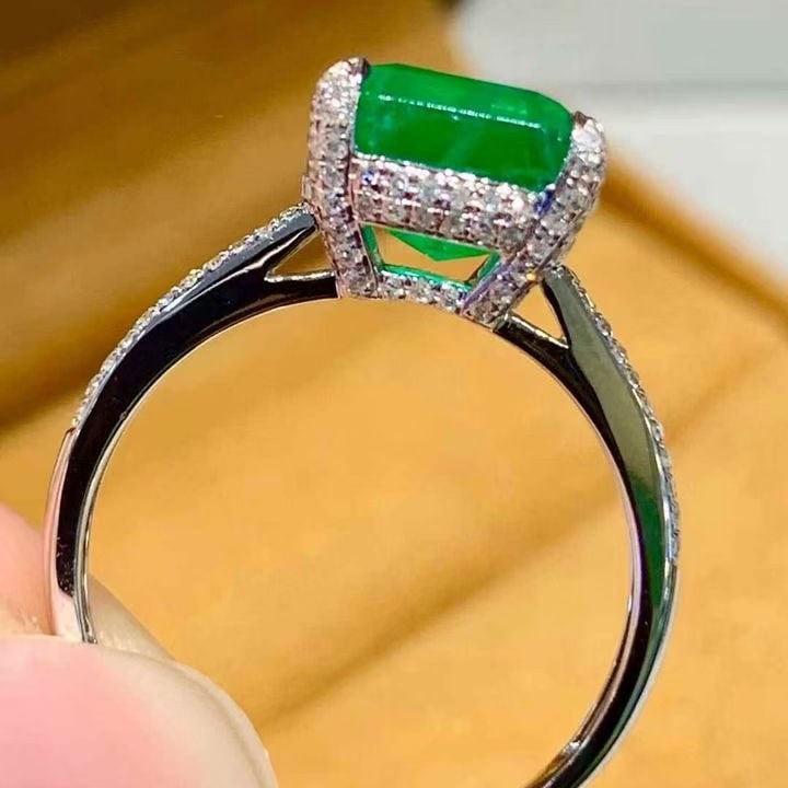 14k Gold 4.3 Ct Natural Emerald & Diamond Ring - 4