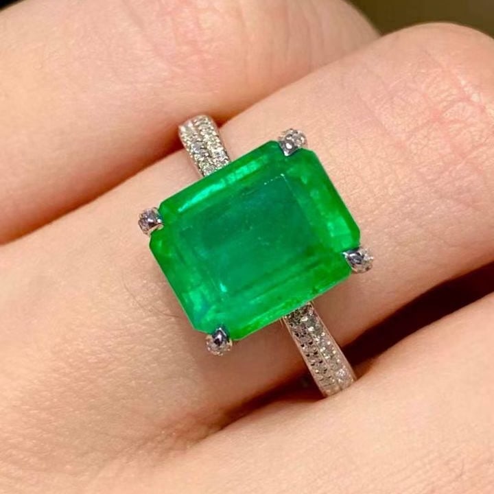 14k Gold 4.3 Ct Natural Emerald & Diamond Ring - 5