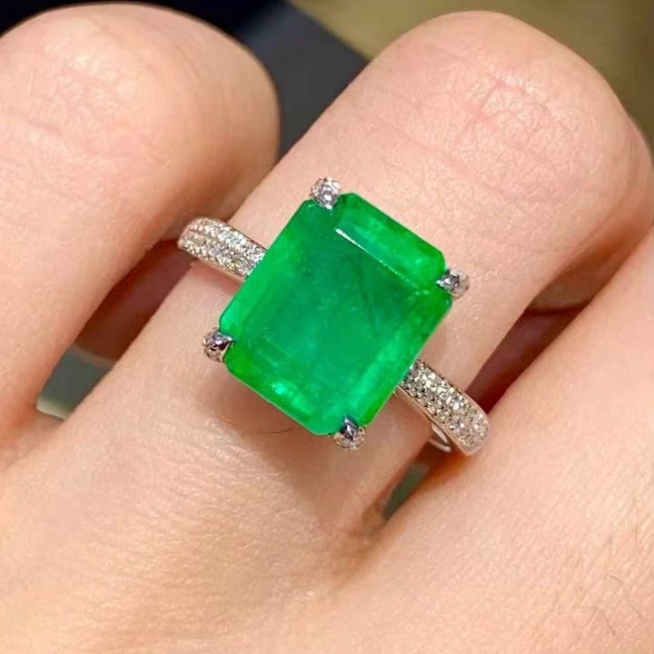 14k Gold 4.3 Ct Natural Emerald & Diamond Ring - 6