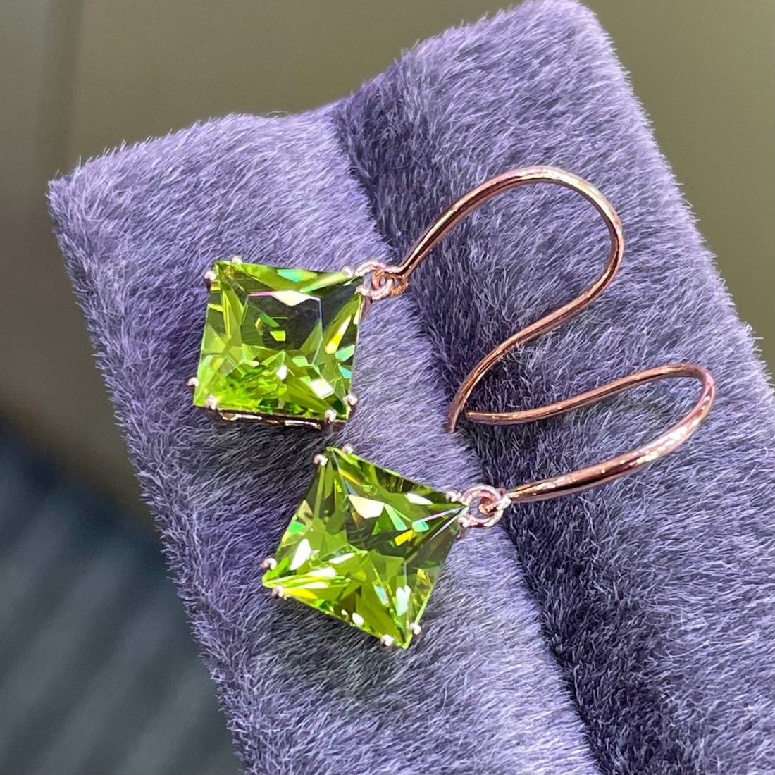 14k Gold 5.25 Ct Natural Peridot Earrings - 2