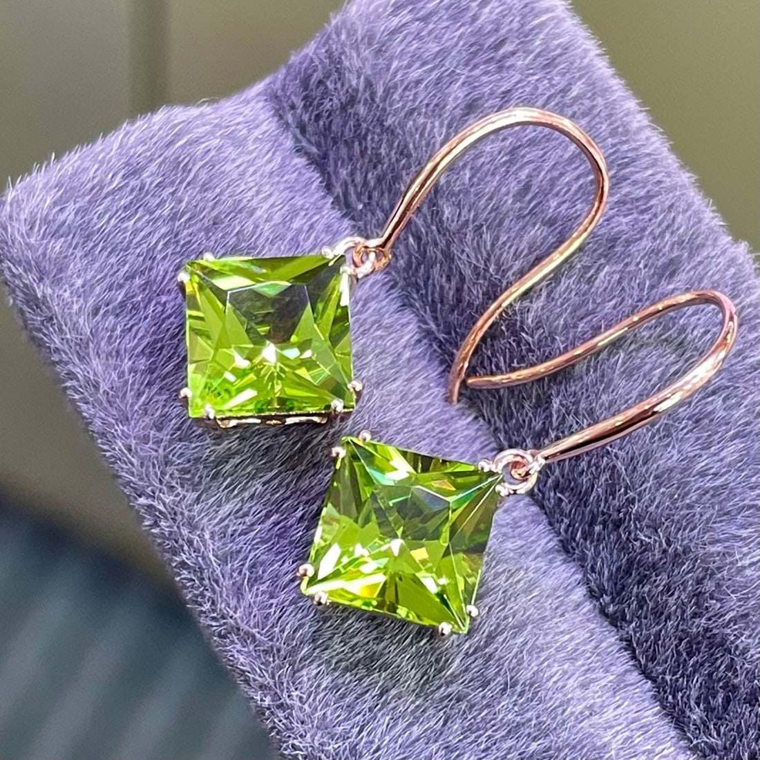 14k Gold 5.25 Ct Natural Peridot Earrings - 6