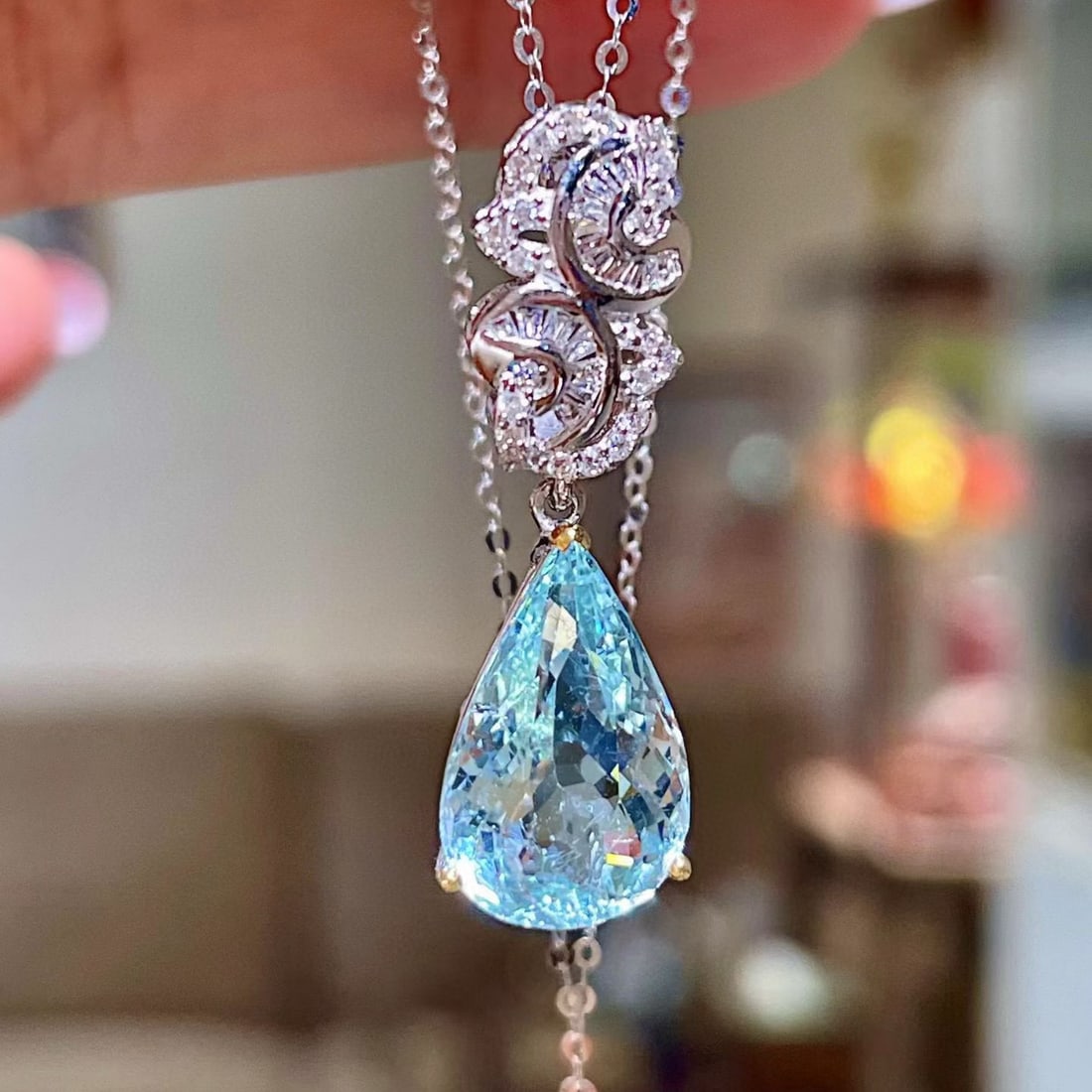 14k Gold 4.0 Ctw Natural Aquamarine & Diamond Pendant( Without Chain ): Ref:231133155 // gold content:14k gold // main gemstone:aquamarine // shape:pear // carat weight:3. 5ct // color:blue // treatment:natural // // adjacent gemstone 2 : diamond // shape:multiple //