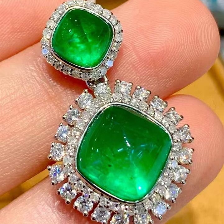 14k Gold 5.56 Ct Natural Emerald & Diamond Pendant( Without Chain ): Ref:231133172 // gold content:14k gold // main gemstone:emerald // shape:sugar-loaf // carat weight:5. 56ct // color:green // treatment:natural // // adjacent gemstone 2 : diamond // shape:round //