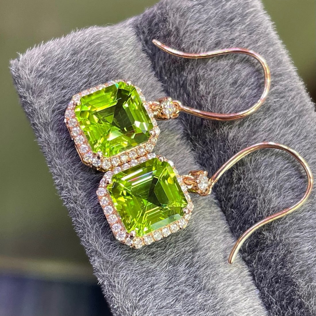 14k Gold 5.3 Ct Natural Peridot & Diamond Earrings: Ref:231133195 // gold content:14k gold // main gemstone:peridot // shape:asscher // carat weight:5. 3ct // color:green // treatment:natural // // adjacent gemstone 2 : diamond // shape:round // clarit