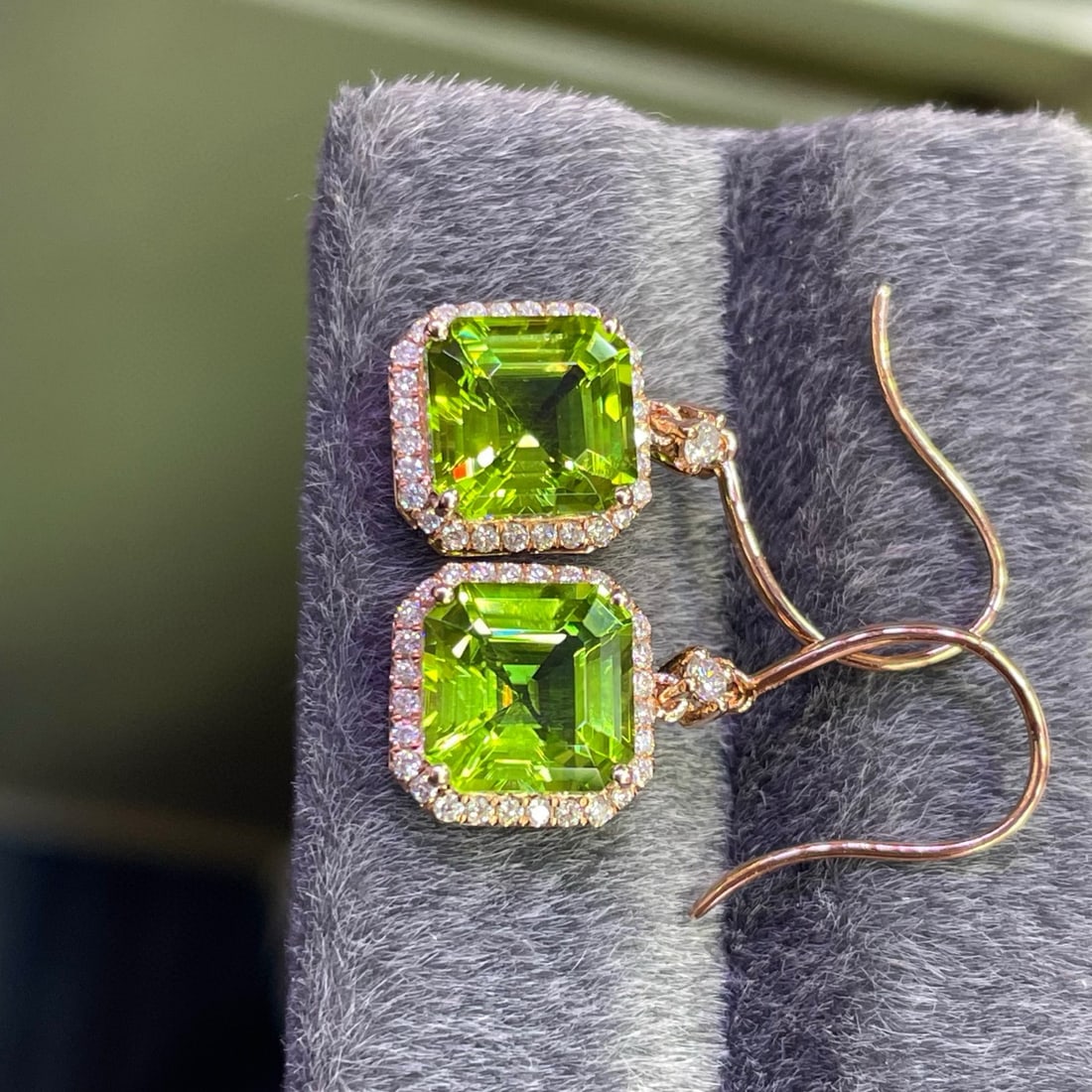 14k Gold 5.3 Ct Natural Peridot & Diamond Earrings - 3