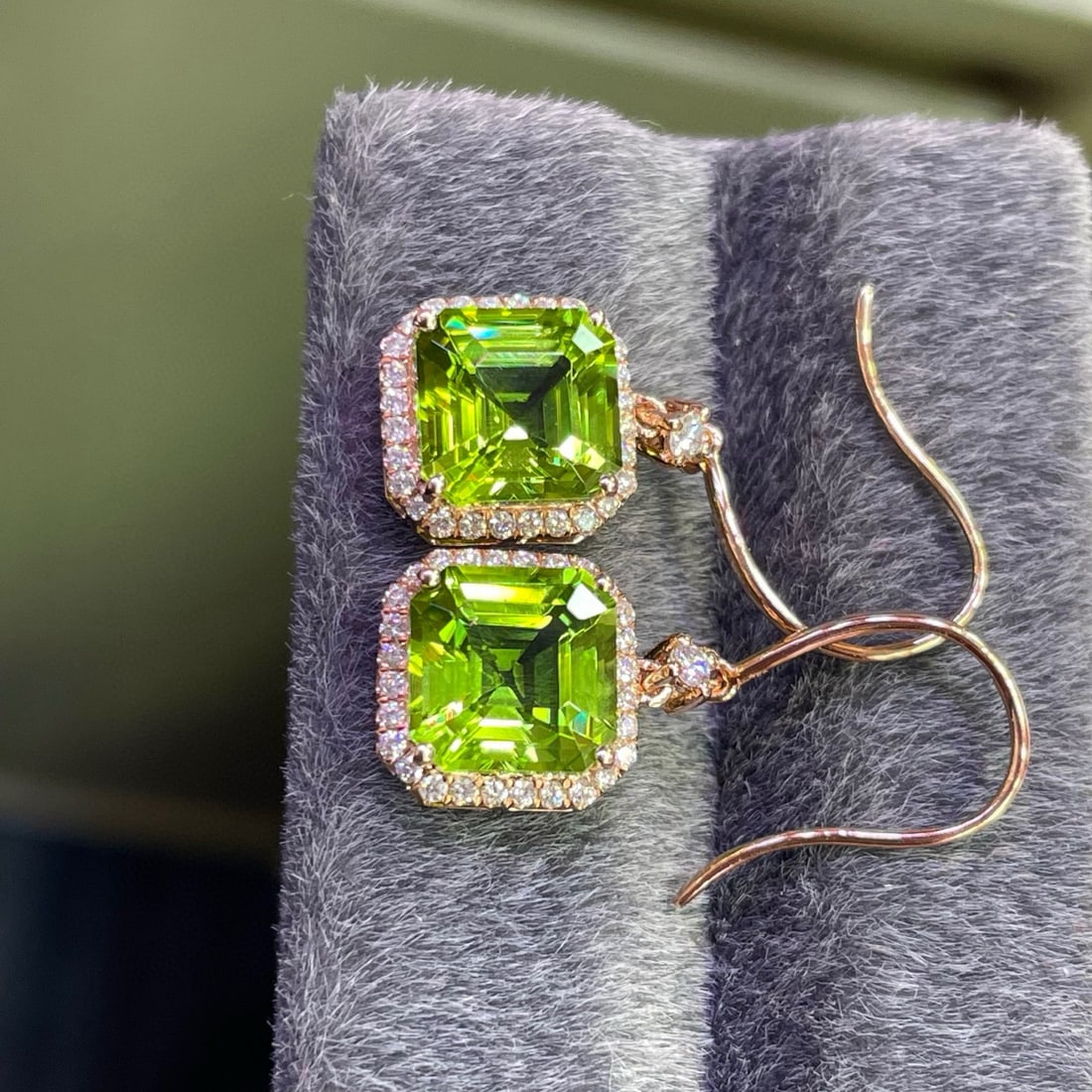 14k Gold 5.3 Ct Natural Peridot & Diamond Earrings - 9