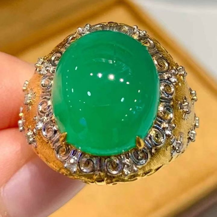 14k Gold 8.6 Ct Natural Emerald & Diamond Ring - 2