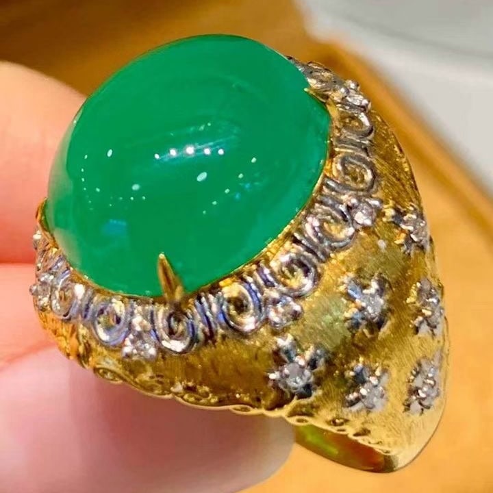 14k Gold 8.6 Ct Natural Emerald & Diamond Ring - 3
