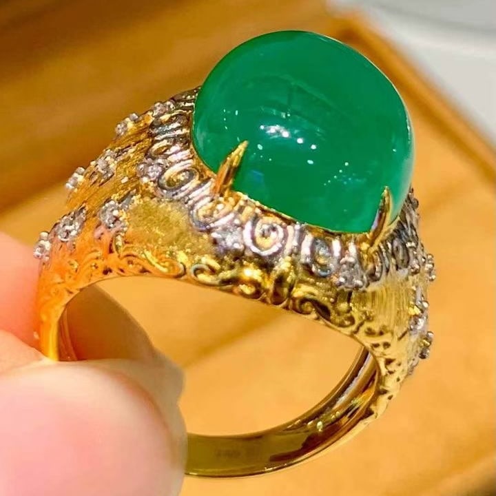 14k Gold 8.6 Ct Natural Emerald & Diamond Ring - 4