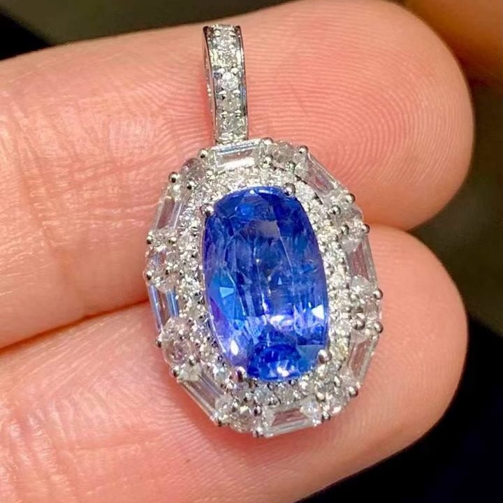 14k Gold 2.2 Ct Natural Sapphire & Diamond & Sapphire Pendant( Without Chain ): Ref:231133211 // gold content:14k gold // main gemstone:sapphire // shape:oval // carat weight:2. 2ct // color:blue // treatment:natural // // adjacent gemstone 2 : diamond // shape:round //