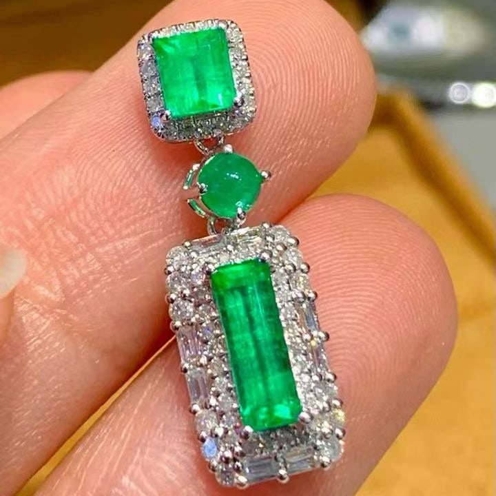 14k Gold 1.01 Ct Natural Emerald & Diamond & Sapphire Pendant( Without Chain ): Ref:231133212 // gold content:14k gold // main gemstone:emerald // shape:multiple // carat weight:1. 01ct // color:green // treatment:natural // // adjacent gemstone 2 : diamond // shape:round //