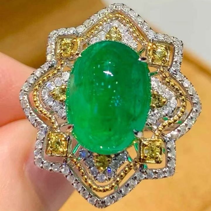 14k Gold 5.2 Ct Natural Emerald & Diamond Ring: Ref:231133214 // gold content:14k gold // ring size:7. 25us // // main gemstone:emerald // shape:oval // carat weight:5. 2ct // color:green // treatment:natural // // adjacent gemstone 2 : diamond