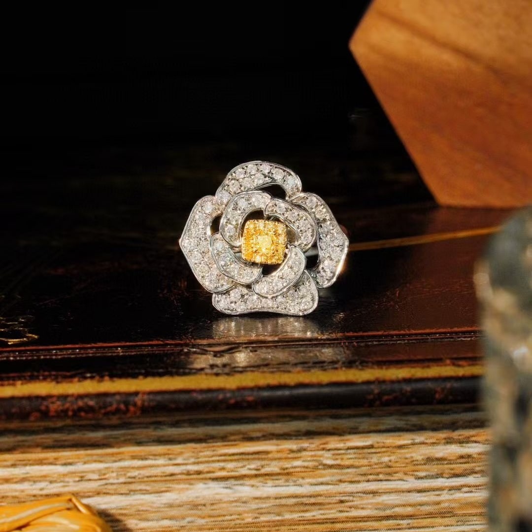 14k Gold 1.00 Ct Natural Color Diamond & Flowers Ring: Ref:231133227 // gold content:14k gold // ring size:7. 25us // // main gemstone:color diamond // shape:multiple // carat weight:1. 00ct // color:color // treatment:natural // Low Estimate: