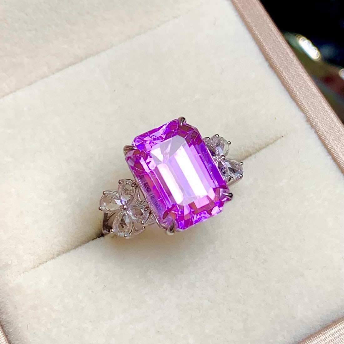 14k Gold 11.5 Ct Natural Kunzite & Sapphire Ring - 2