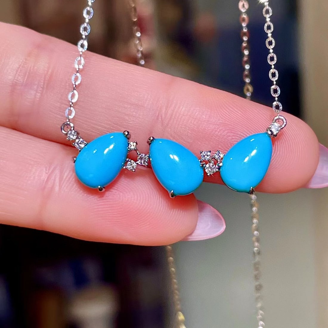 14k Gold 4.13 Ctw Natural Blue Turquoise & Diamond Necklace: Ref:231133238 // gold content:14k gold // main gemstone:blue turquoise // shape:pear // carat weight:4. 03ct // color:blue // treatment:natural // // adjacent gemstone 2 : diamond // shape:round //