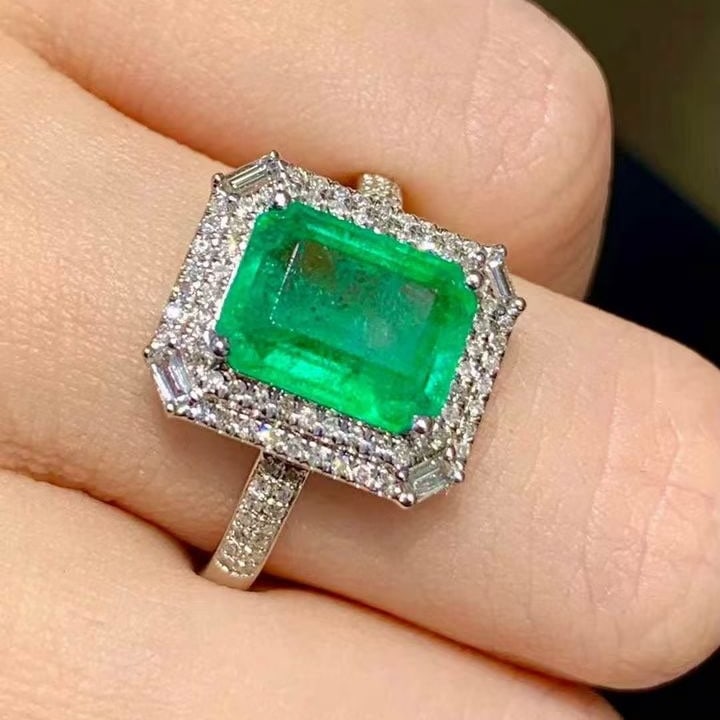 14k Gold 2.3 Ct Natural Emerald & Diamond Ring - 4